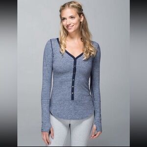 EUC Lululemon Navy Blue Heathered Inkwell Awesoma Henley- Size 8